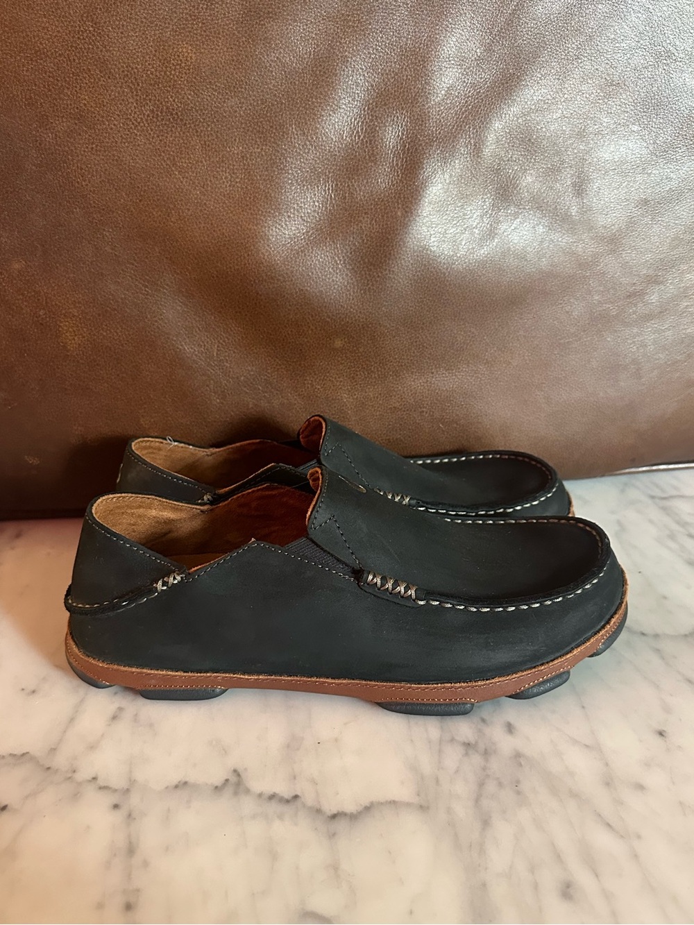 OluKai Moloa men’s slip-on leather shoes in black, size US 9 / EU 42.
